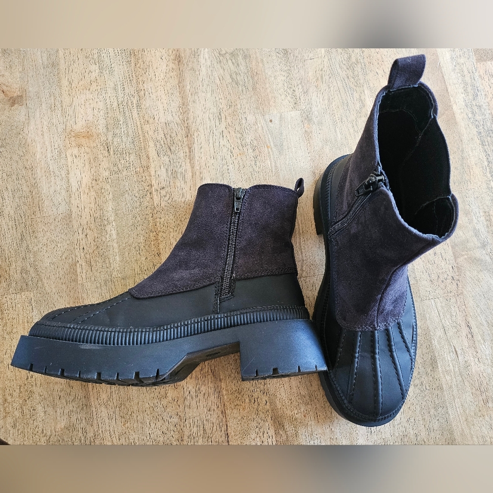 Universal Thread Ella Chelsea Duck Boots Womens Size 6